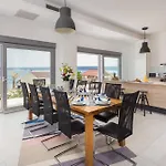 Family Friendly House With A Swimming Pool Posedarje, Novigrad - 24091 Ferienhaus