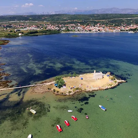 Дом отдыха Family Friendly House With A Swimming Pool Posedarje, Novigrad - 24091 Поседарье