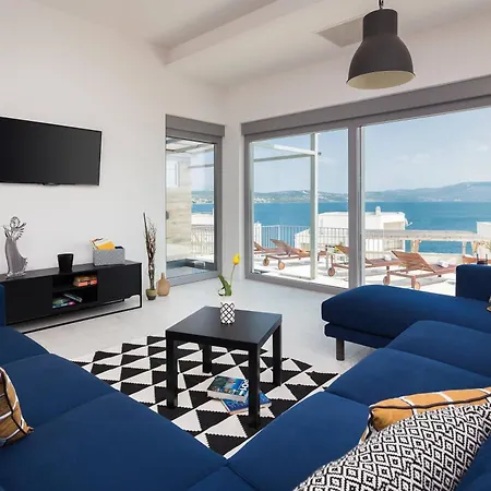 Дом отдыха Family Friendly House With A Swimming Pool Posedarje, Novigrad - 24091 *